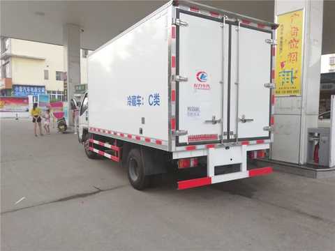 江铃宽体4米冷藏车（16.7方）多方位图片三